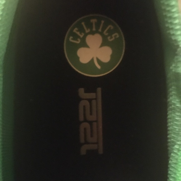 Men’s Celtics pattern sneakers - Picture 2 of 3
